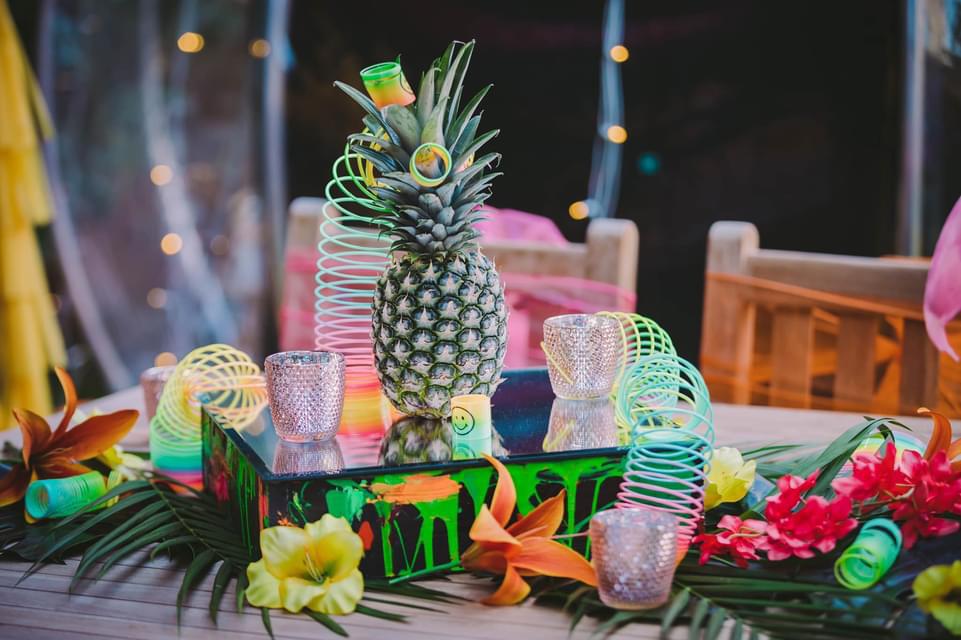 Tropical table decor for summer party event
